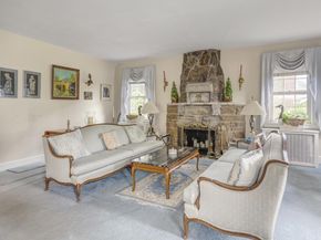189 Meadowsweet Road, Mineola NY 11501