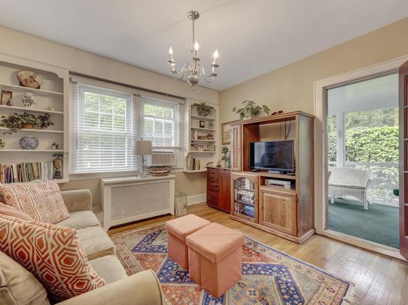 189 Meadowsweet Road, Mineola NY 11501