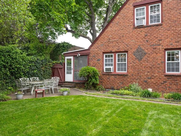 189 Meadowsweet Road, Mineola NY 11501