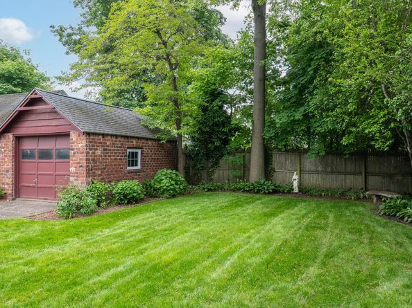 189 Meadowsweet Road, Mineola NY 11501