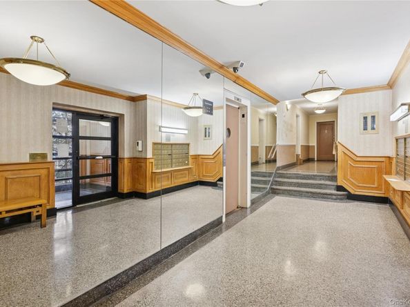 140-35 Burden Crescent 206, Briarwood NY 11435