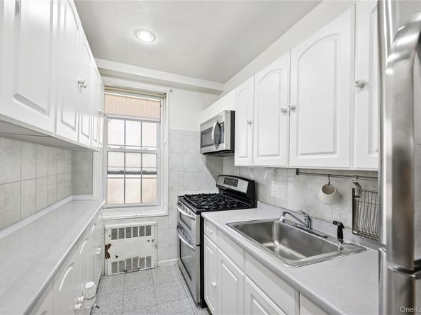 140-35 Burden Crescent 206, Briarwood NY 11435