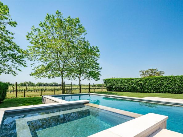 20 Winding Way, Water Mill NY 11976