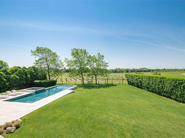20 Winding Way, Water Mill NY 11976
