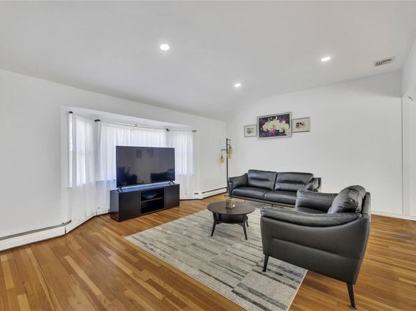 10 Carol Drive, Bethpage NY 11714