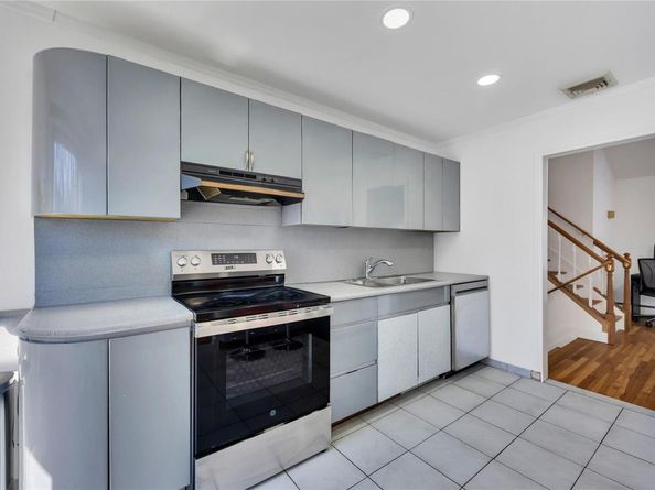 10 Carol Drive, Bethpage NY 11714