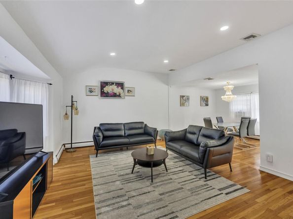 10 Carol Drive, Bethpage NY 11714