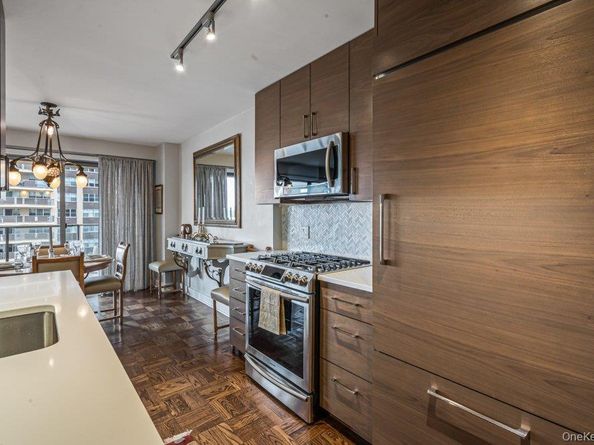 18-05 215 Street 6D, Bayside NY 11360