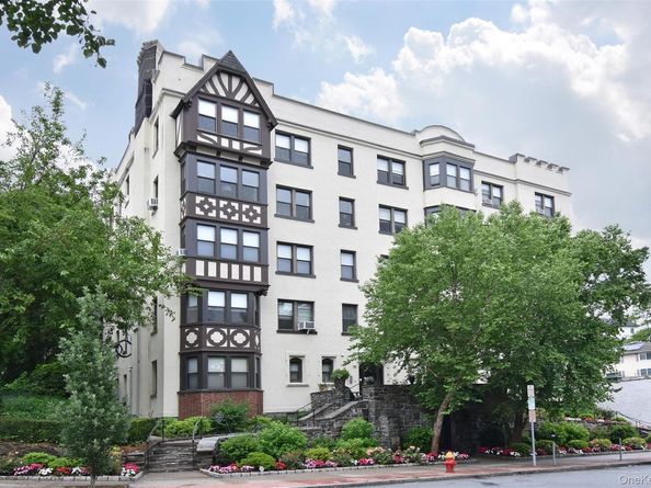 56 W Pondfield Road 1A, Bronxville NY 10708
