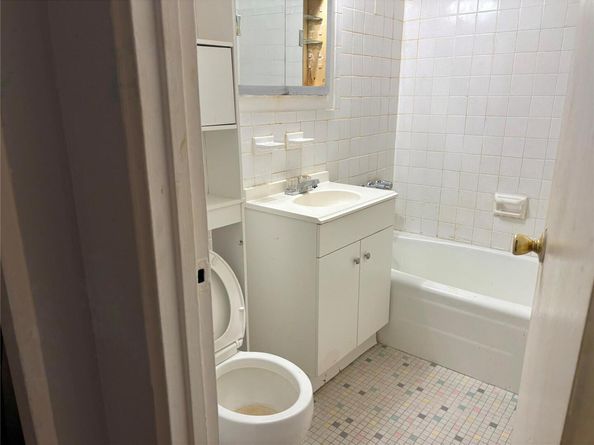 89-00 170 Street 2N, Jamaica NY 11432