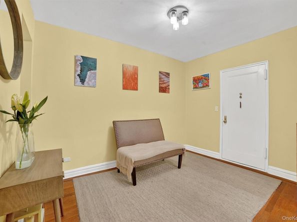 824 Palmer 2D, Bronxville NY 10708