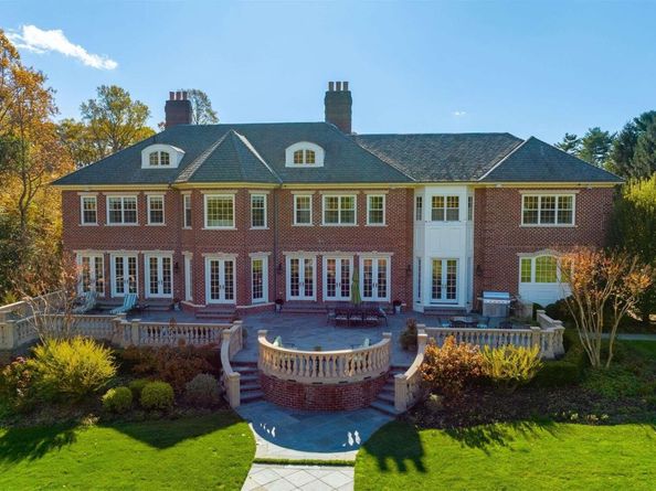 6 La Colline Drive, Mill Neck NY 11765