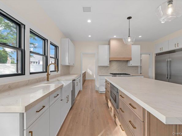 4 Haven Lane, Old Bethpage NY 11804