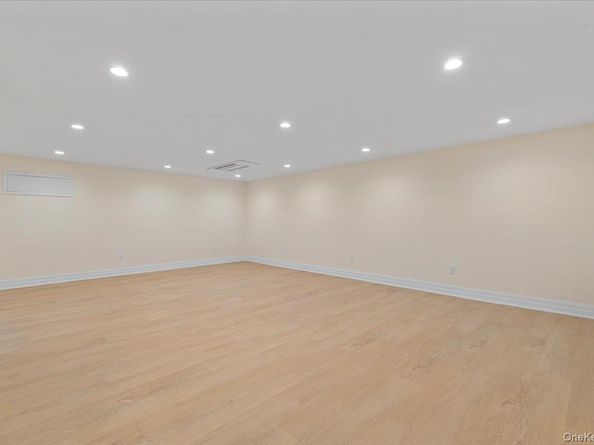 4 Haven Lane, Old Bethpage NY 11804