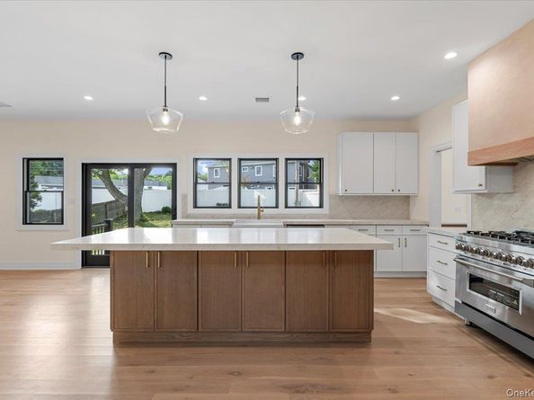 4 Haven Lane, Old Bethpage NY 11804