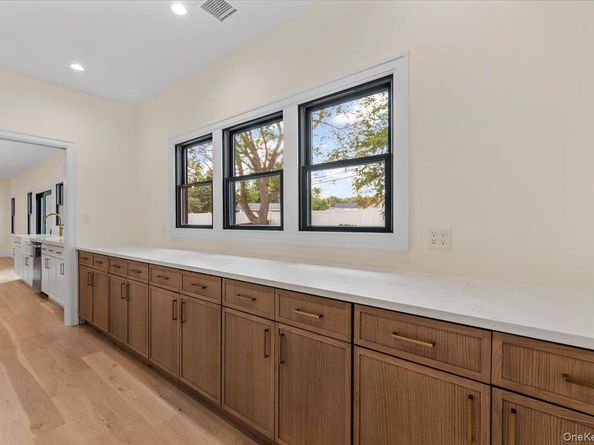 4 Haven Lane, Old Bethpage NY 11804