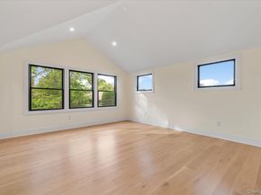 4 Haven Lane, Old Bethpage NY 11804