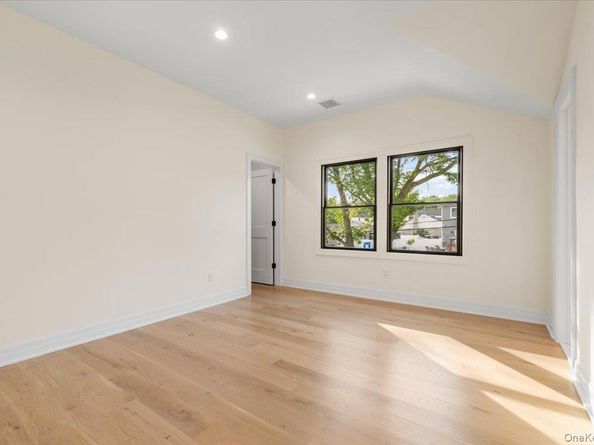 4 Haven Lane, Old Bethpage NY 11804