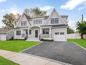 4 Haven Lane, Old Bethpage NY 11804