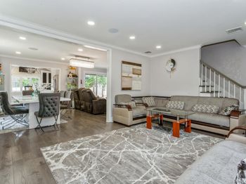 1 Howland Road