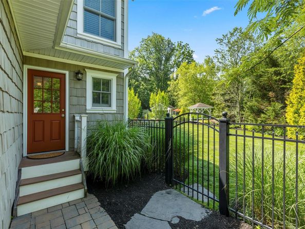 16 Dyke Road, Setauket NY 11733