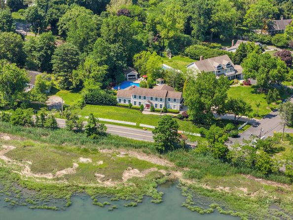 16 Dyke Road, Setauket NY 11733