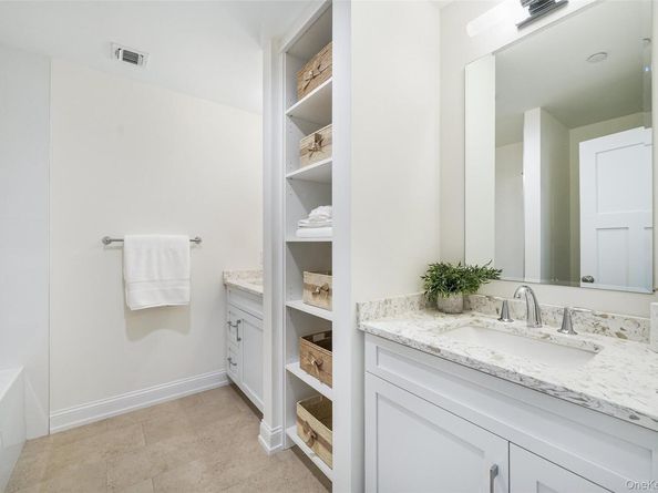 2040 Crompond Road 6, Yorktown Heights NY 10598