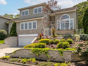 14 Hamlet Drive, Hauppauge NY 11788
