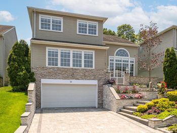 14 Hamlet Drive