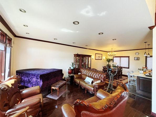300 Ellen Place, Jericho NY 11753