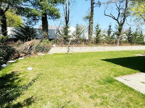 300 Ellen Place, Jericho NY 11753