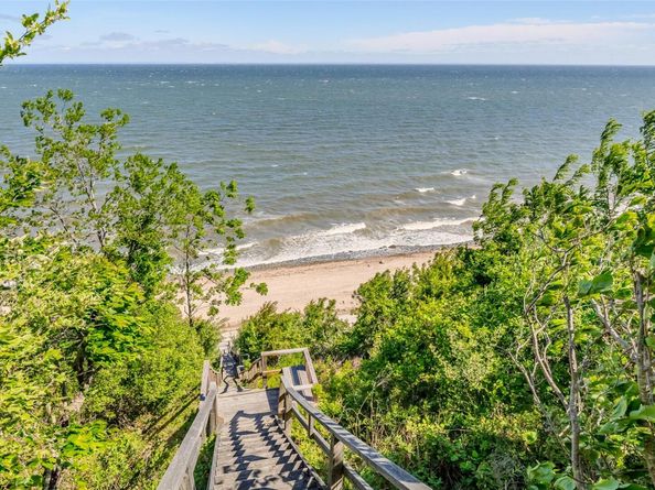218 Cliff Road W, Wading River NY 11792