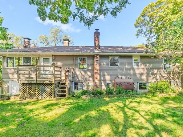 218 Cliff Road W, Wading River NY 11792
