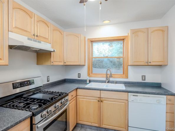 218 Cliff Road W, Wading River NY 11792