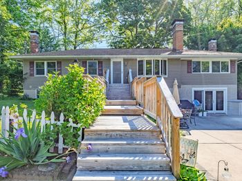 218 Cliff Road W