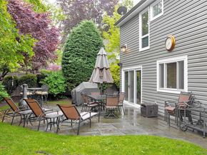 5 Oak Brook Lane, North Merrick NY 11566