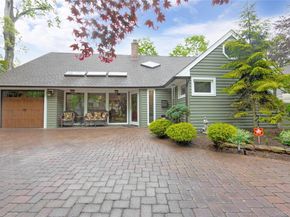 5 Oak Brook Lane, North Merrick NY 11566