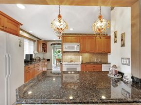 5 Oak Brook Lane, North Merrick NY 11566