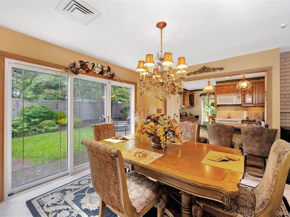 5 Oak Brook Lane, North Merrick NY 11566