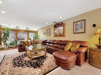 5 Oak Brook Lane