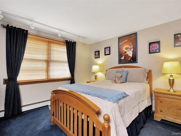 5 Oak Brook Lane, North Merrick NY 11566