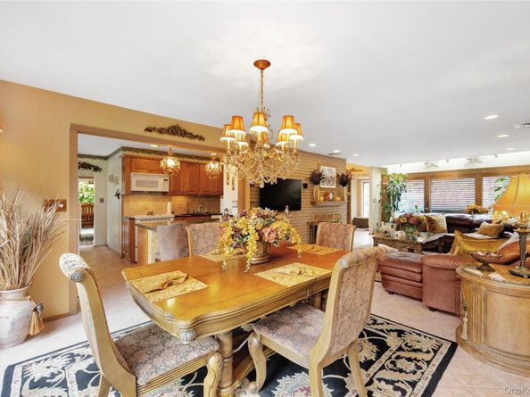 5 Oak Brook Lane, North Merrick NY 11566
