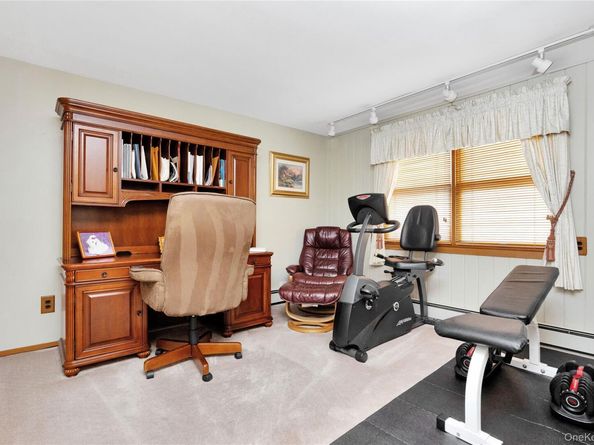 5 Oak Brook Lane, North Merrick NY 11566