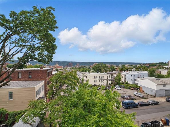 31 Van Cortlandt Park Avenue, Yonkers NY 10701