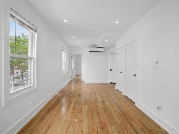 31 Van Cortlandt Park Avenue, Yonkers NY 10701