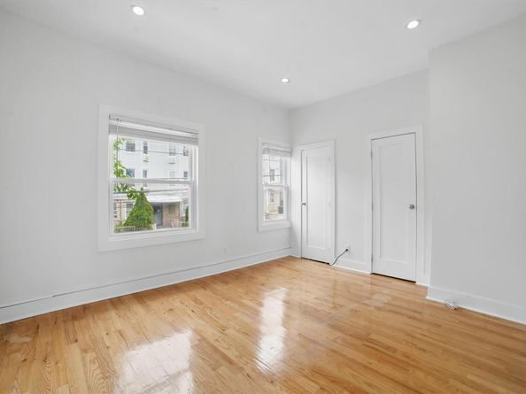 31 Van Cortlandt Park Avenue, Yonkers NY 10701