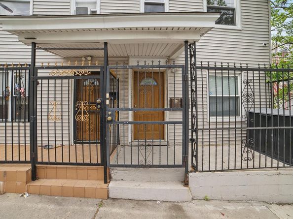 31 Van Cortlandt Park Avenue, Yonkers NY 10701