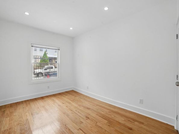 31 Van Cortlandt Park Avenue, Yonkers NY 10701