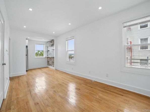 31 Van Cortlandt Park Avenue, Yonkers NY 10701