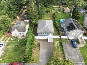 28 Ozark Street, Ronkonkoma NY 11779